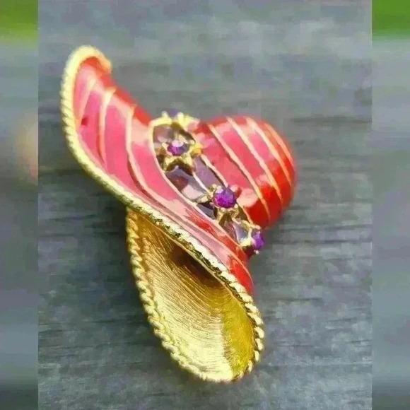 Vintage Red hat brooch necklace pedant Gold-toned red enamel and amethyst - Picture 5 of 6